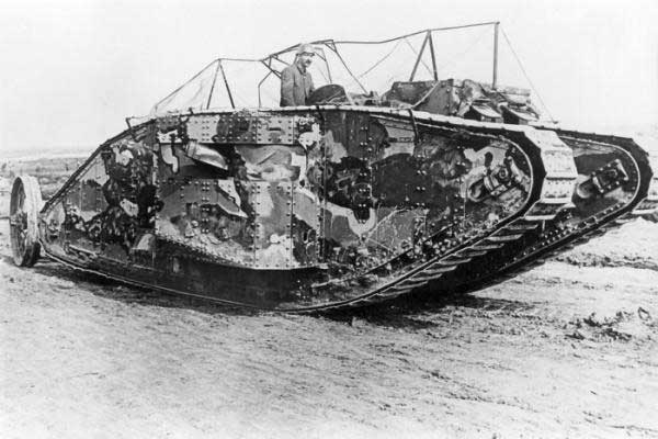 Artillery tank 