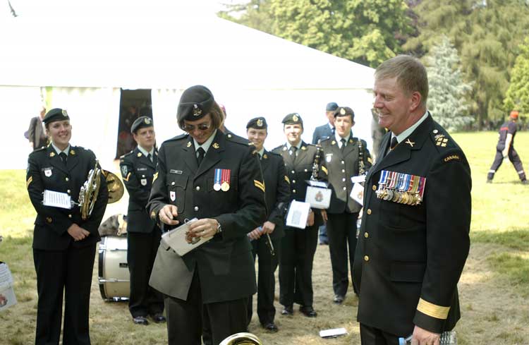 General Rick Hillier at the 90th anniversary ceremonies - Gnral Rick Hillier  la Crmonie de la 90e Anniversaire