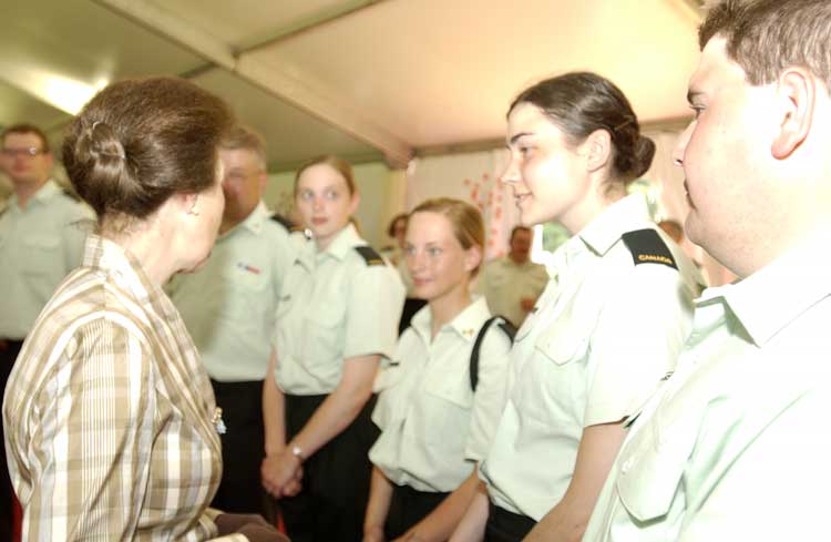 Inspection done by Princess Anne at the 90th anniversary ceremony - Inspection faite par la Princesse Anne  la Crmonie de la 90e Anniversaire