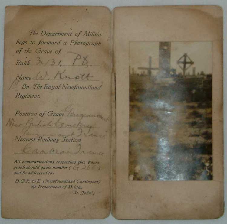 A photograph of the grave of Private W. Knott - Une photographie de la tombe de Soldat W. Knott